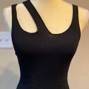 Fitted black knitted top